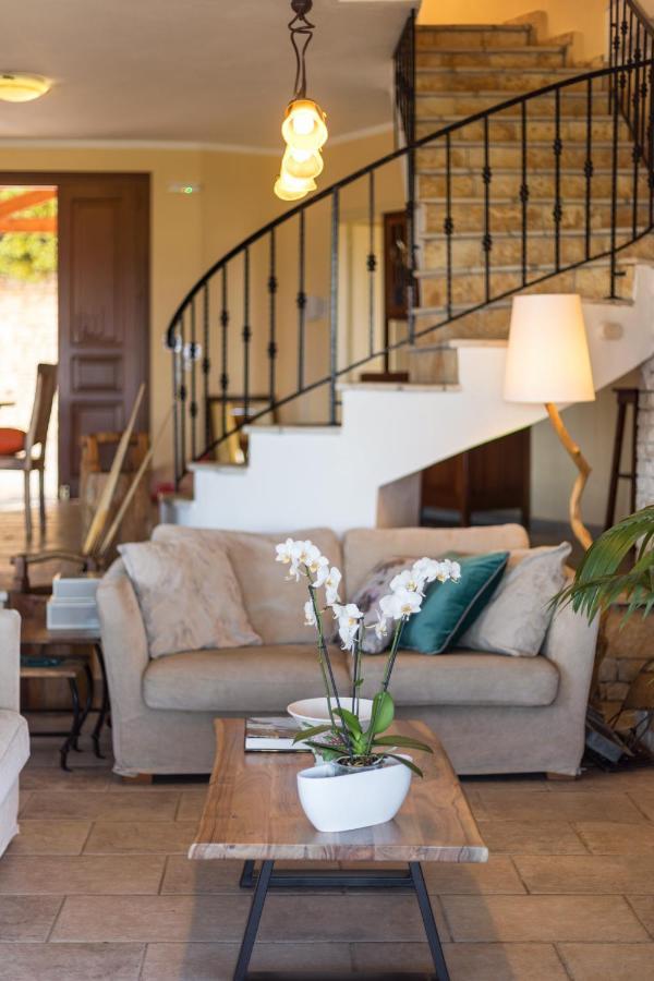Dendrilia Villa & Suite By Rodostamo Collection คัสซิโอปี ภายนอก รูปภาพ